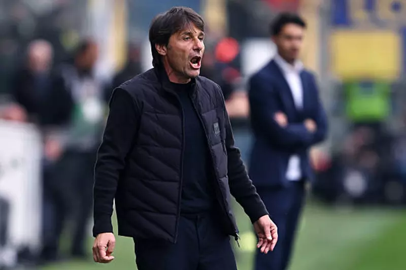 رسميًا.. نابولي يعلن رحيل كونتي وطاقمه الفني عن تدريب الفريق